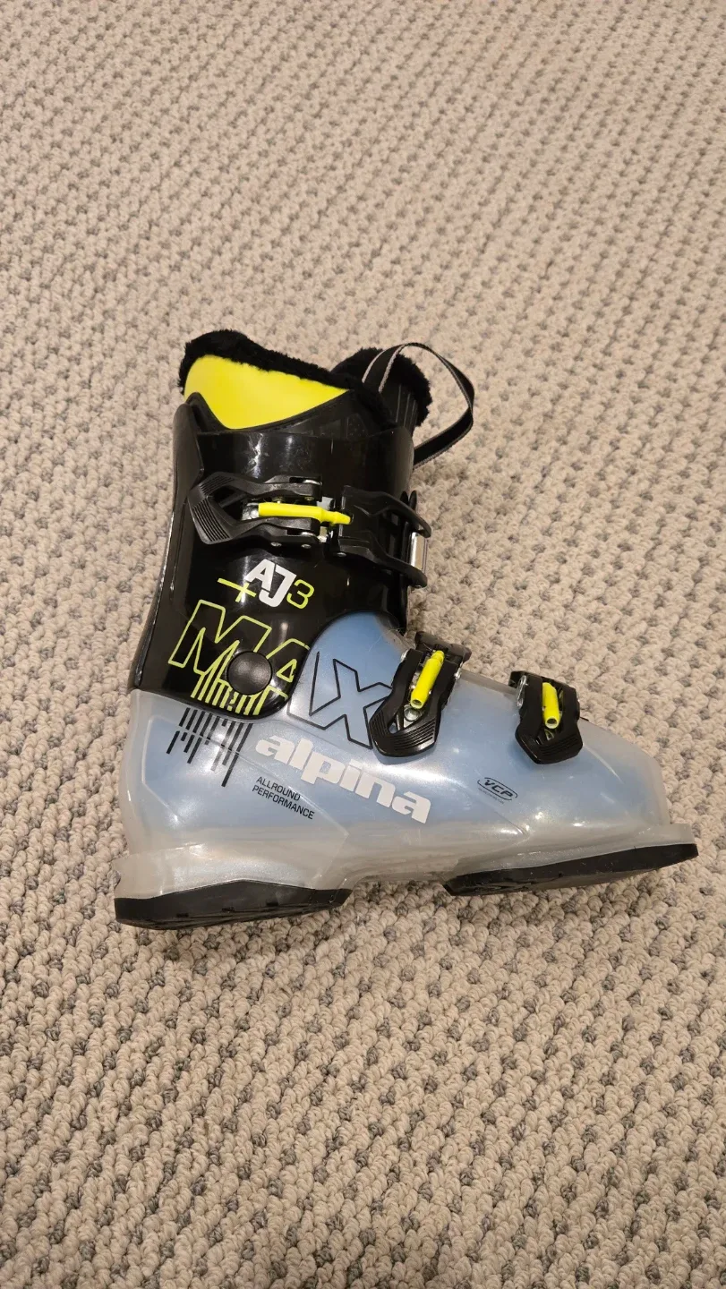 Dynastar 130cm Skis & Nordica 23.0cm Boots image indicator(4)