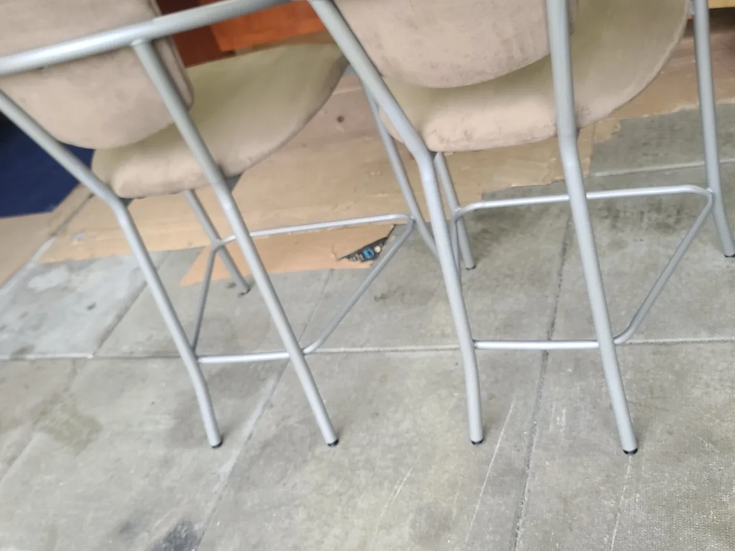 Set of 2 Beige Bar Stools image indicator(5)