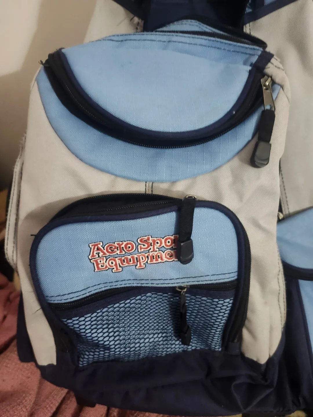 Aero Sport Equipme Rolling Backpack image indicator(2)