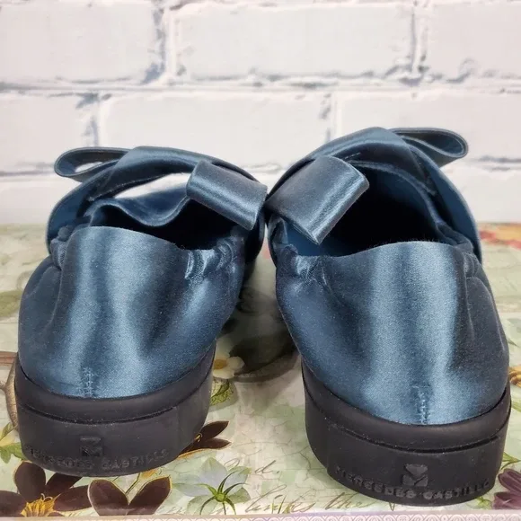 Mercedes Castillo Blue Velvet Slip-On Sneakers Size 6.5 image indicator(5)