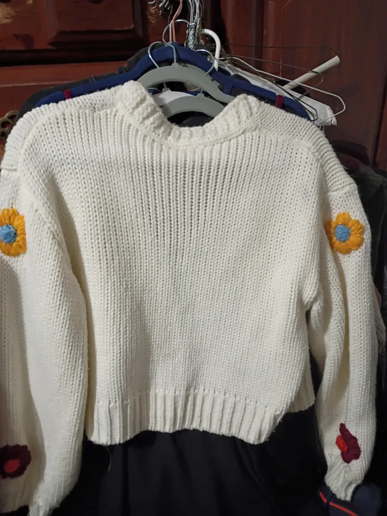 🥦 Korean Crocheted Flower Cropped Sweater image indicator(3)