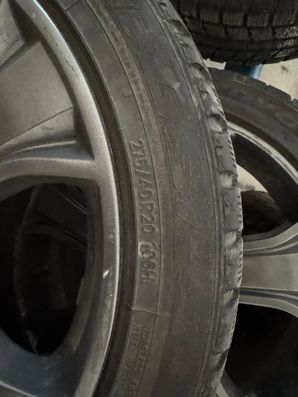 Range Rover 275/40R20 Tires & Rims - Set of 4 - photo 4