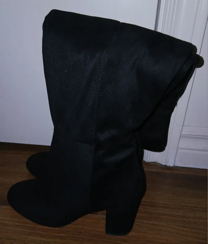 Steve Madden Black Knee High Boots - Size 37 image indicator(2)
