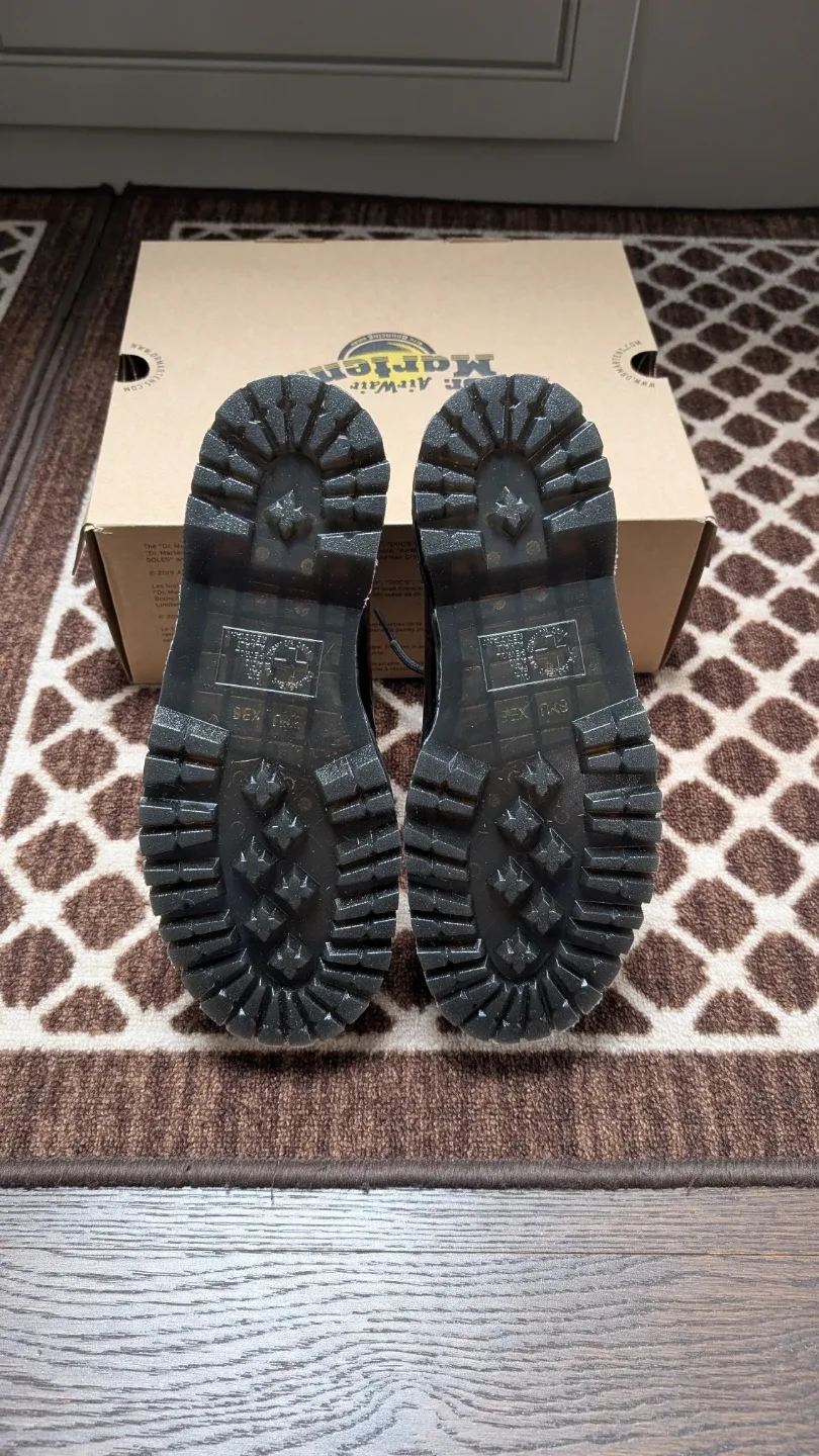 Dr. Martens 1461 Quad Black US Men 9 Women 10 image indicator(4)