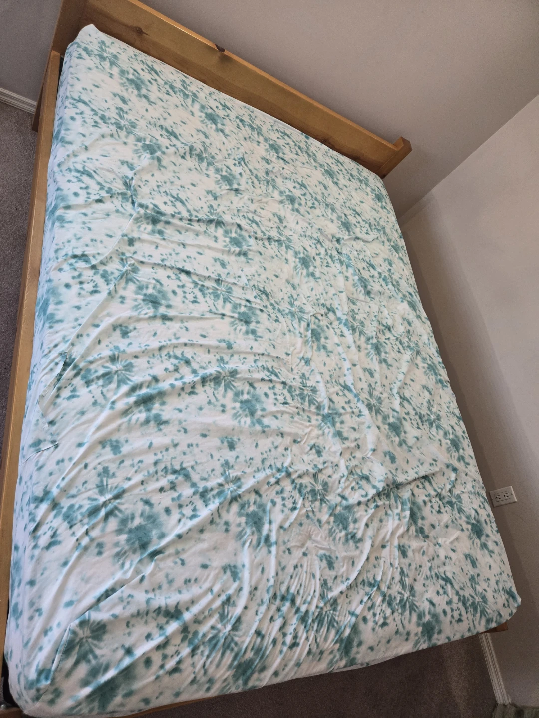 Comfy Queen wooden bed and mattress - photo 2