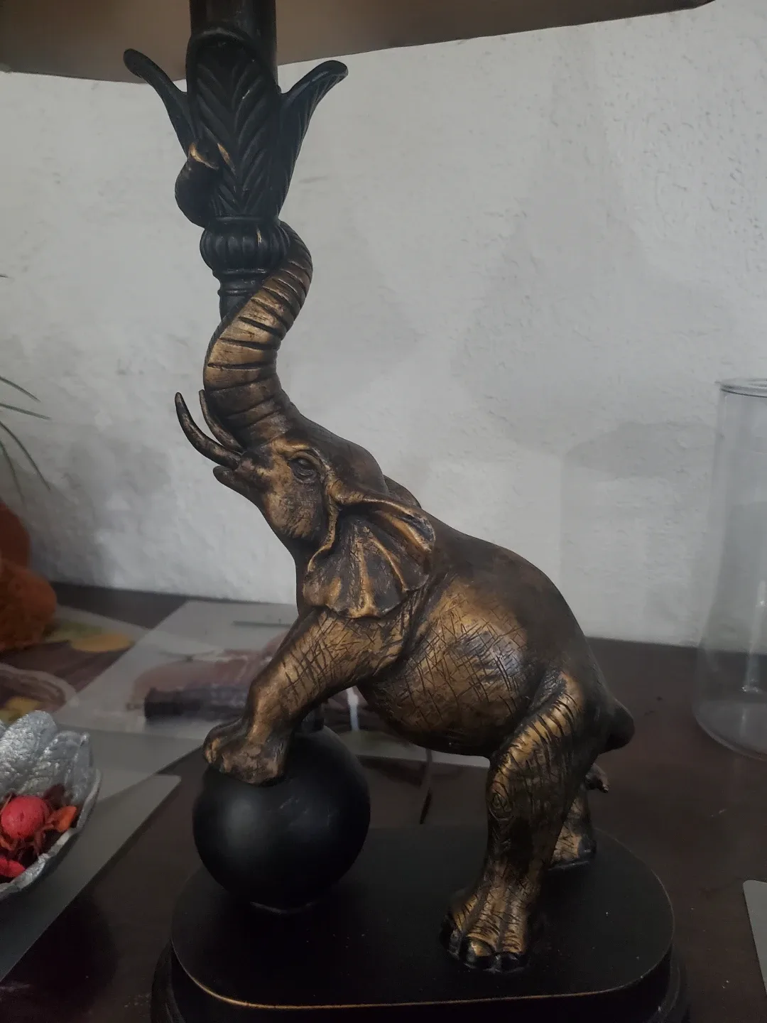 Elephant Table Lamp image indicator(3)