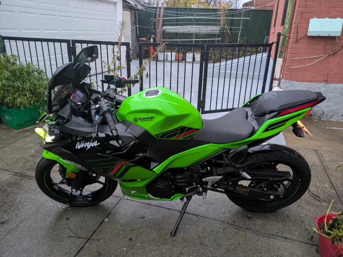 Kawasaki Ninja Motorcycle - Green & Black