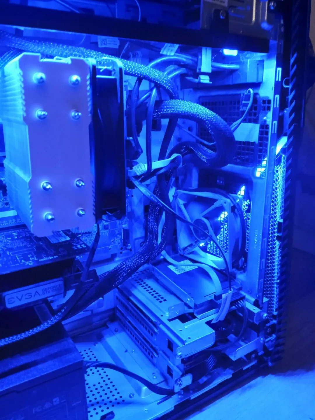 Dell G5 5680 Gaming Desktop PC image indicator(7)