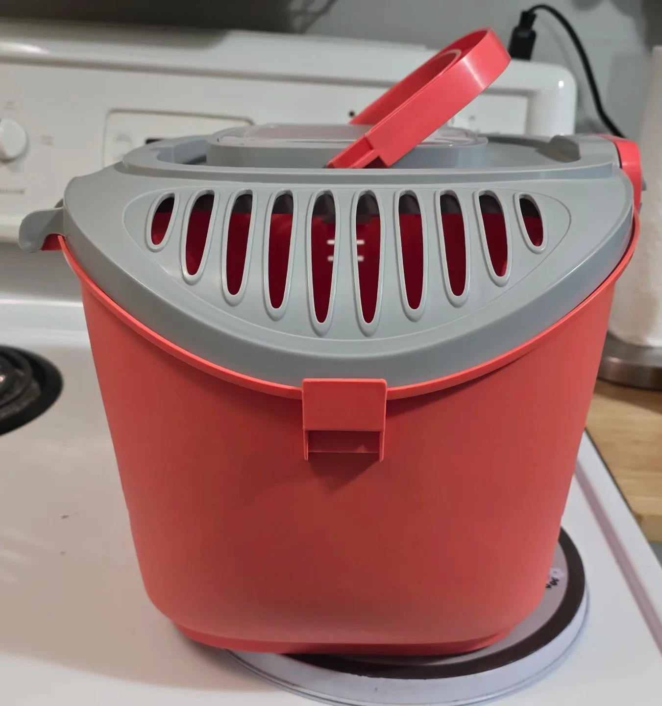 Living World Pet Carrier - Coral & Grey image indicator(2)