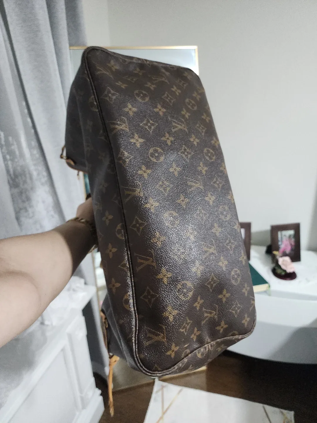 Louis Vuitton Authentic Neverfull MM Tote Bag image indicator(4)