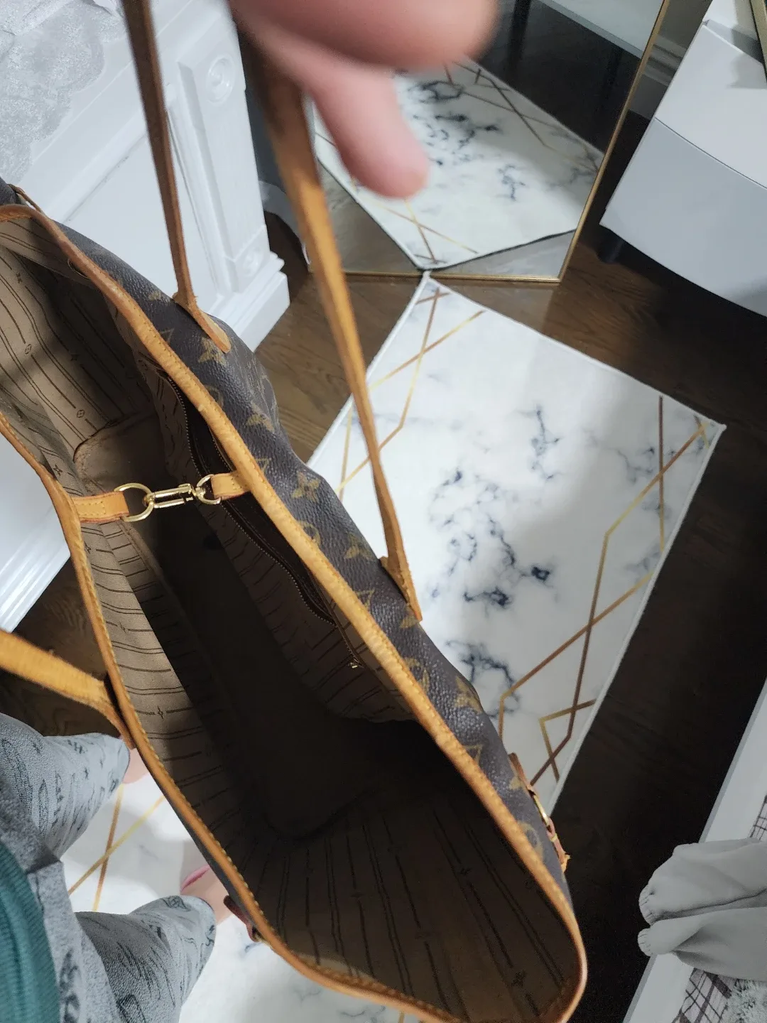 Louis Vuitton Authentic Neverfull MM Tote Bag image indicator(5)