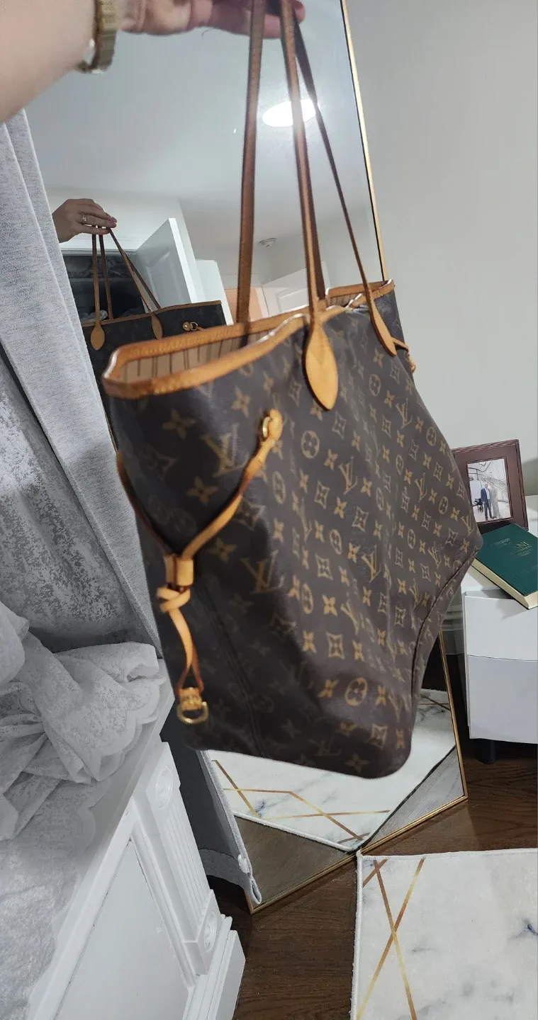 Louis Vuitton Authentic Neverfull MM Tote Bag image indicator(6)