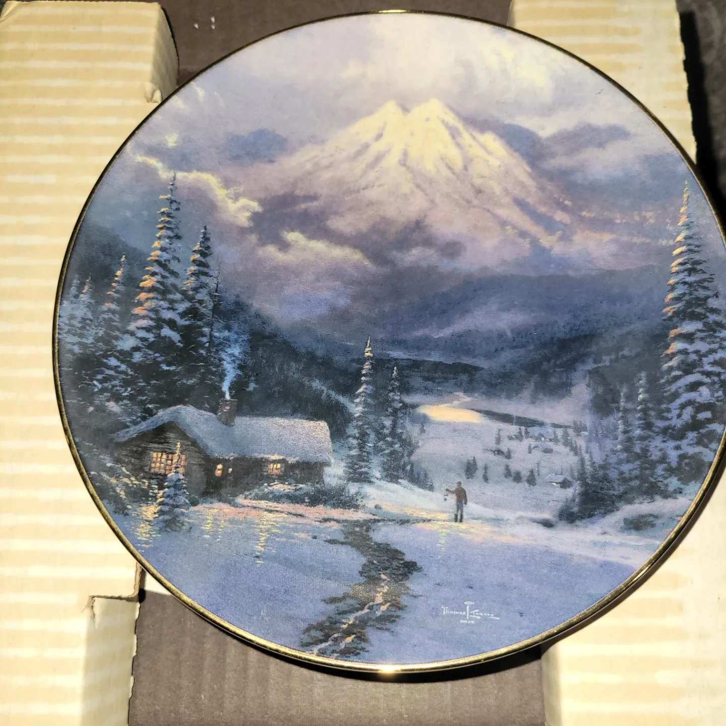 10 Christmas Collector Plates- mixed variety image indicator(5)