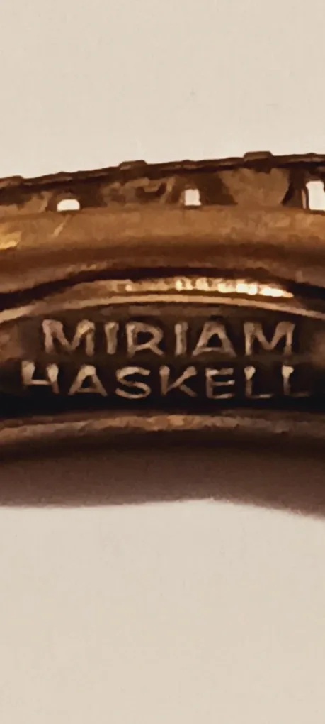 MIRIAM HASKELL SIGNED 1940s BANGLE BRACELET image indicator(5)