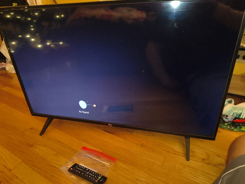 LG 43" TV - photo 3