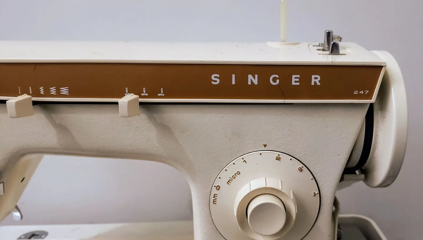 Vintage Singer 247 Sewing Machine w/ Foot Pedal image indicator(2)