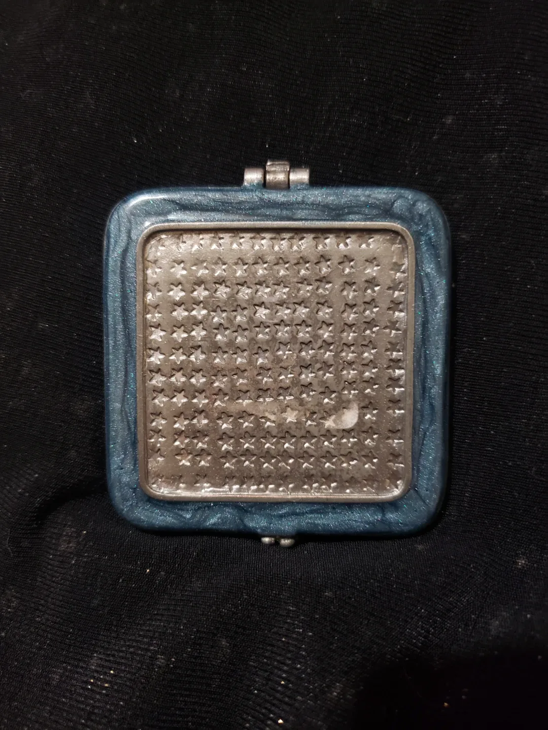 Vintage Compact Mirror with Floral Design image indicator(2)