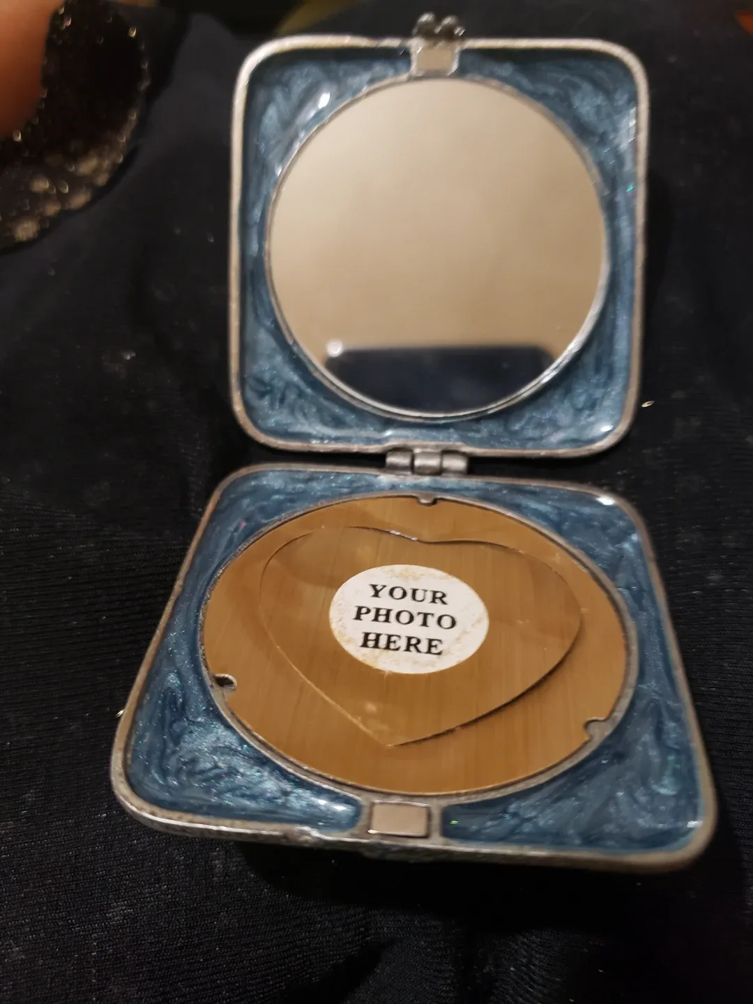 Vintage Compact Mirror with Floral Design image indicator(3)