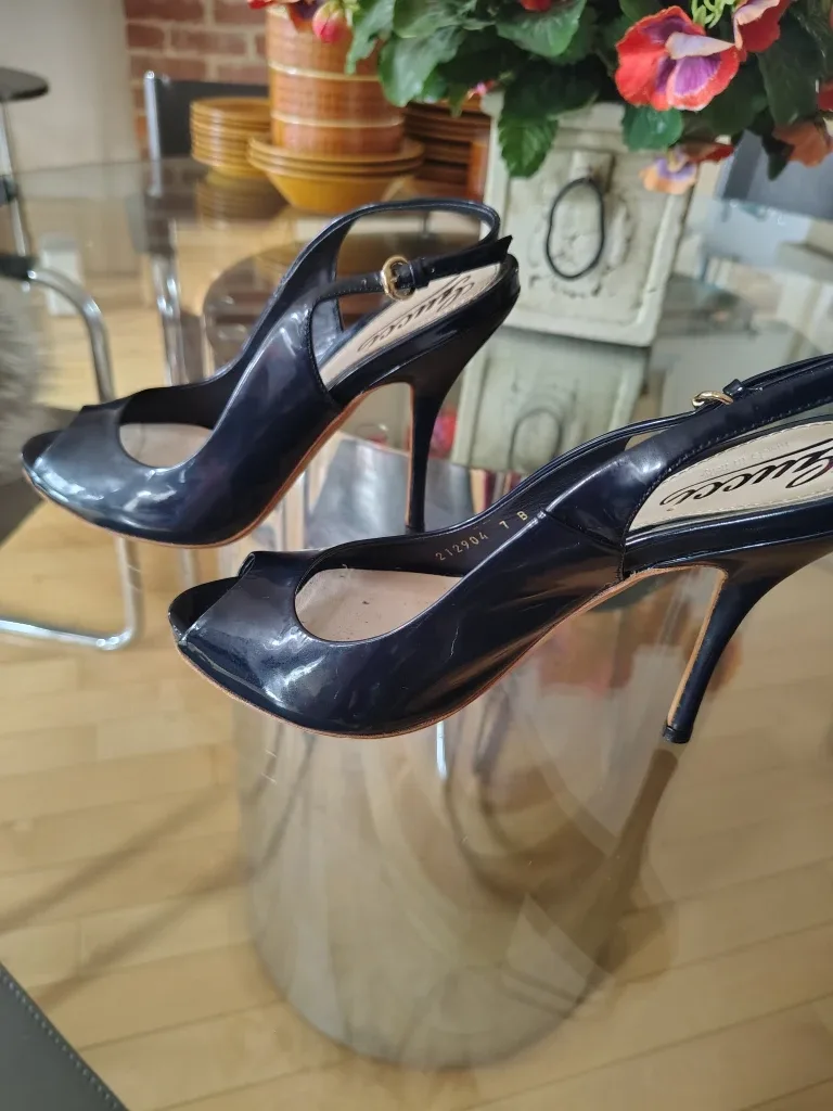 Authentic Gucci Navy Patent Slingback Heels – Size 7B – $220 image indicator(4)