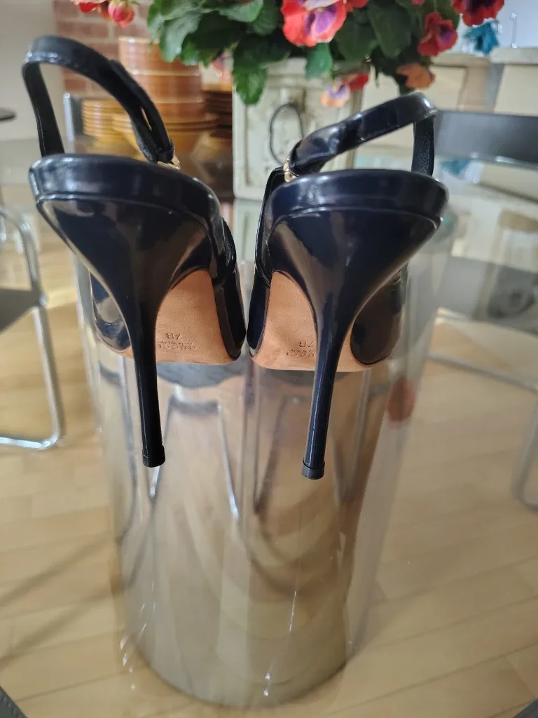 Authentic Gucci Navy Patent Slingback Heels – Size 7B – $220 image indicator(5)