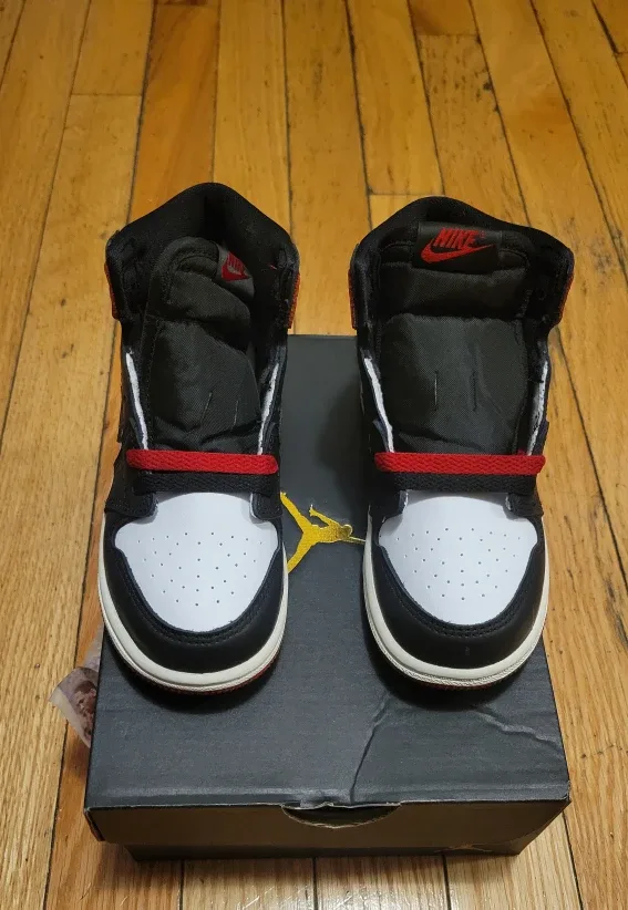 Nike Air Jordan 1 Retro High OG Toddler Size 10C image indicator(2)
