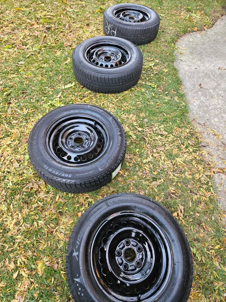 LIKE NEW Michelin X-Ice winter tires and rims. Honda Civic image indicator(5)