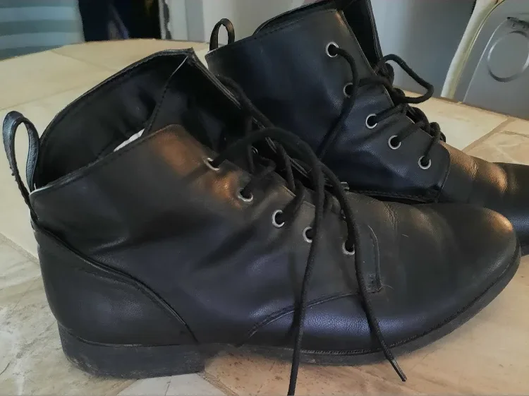 American Eagle Black Lace-Up Boots image indicator(3)