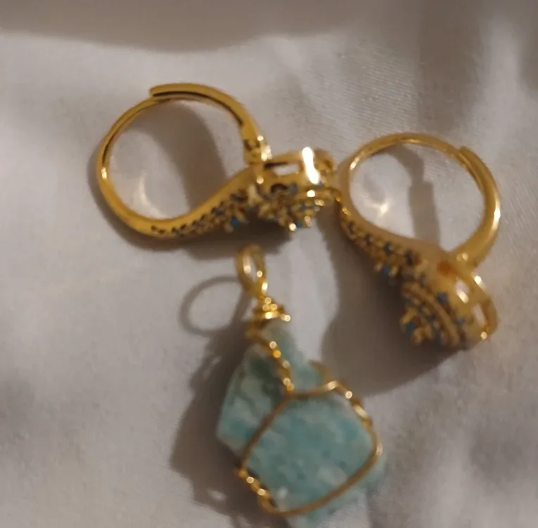 Gold Tone Earrings & Crystal Pendant Set image indicator(2)