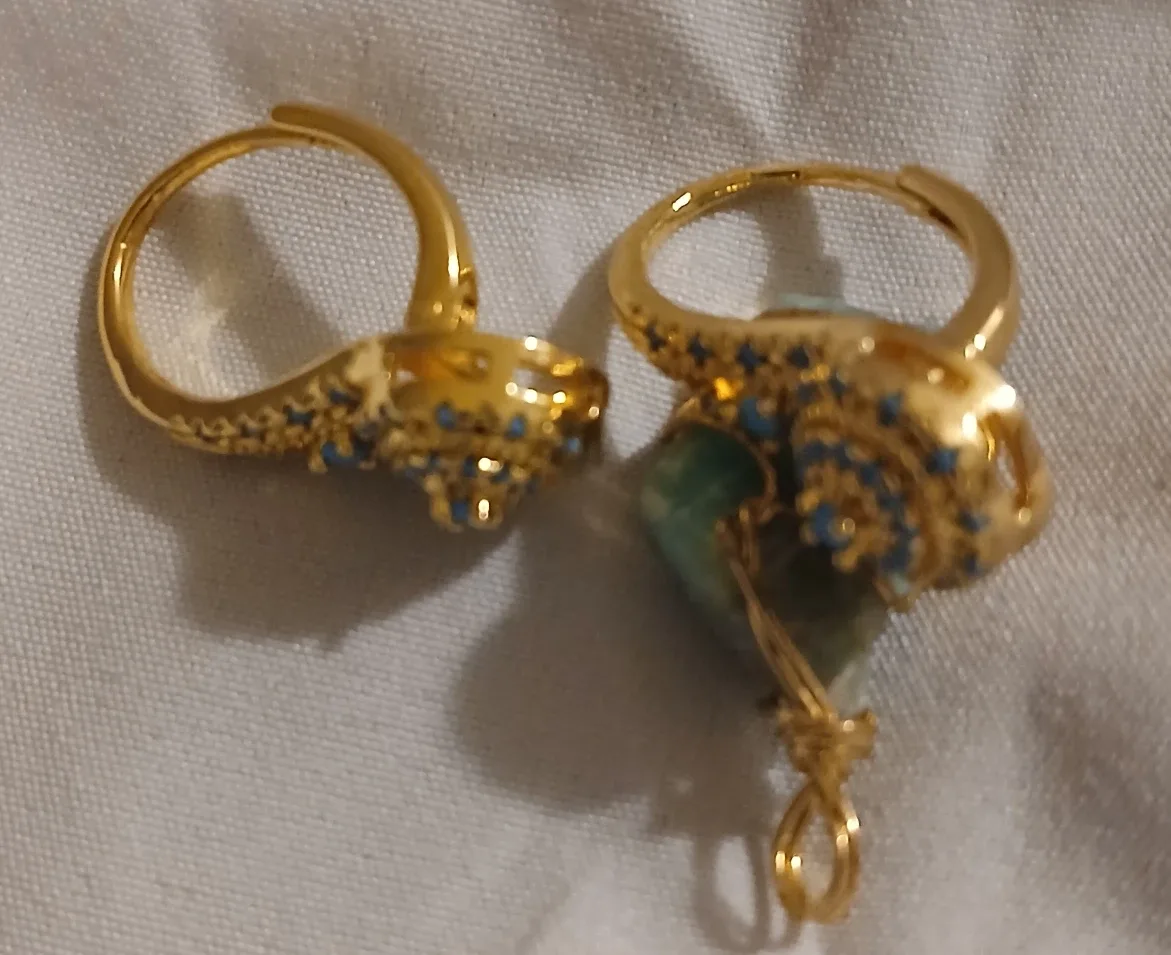 Gold Tone Earrings & Crystal Pendant Set image indicator(4)