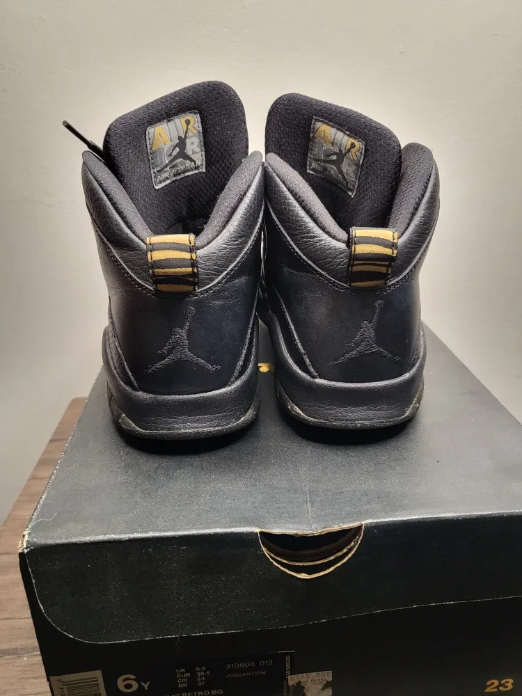 Air Jordan 10 Retro BG Black NYC Size 6Y image indicator(4)