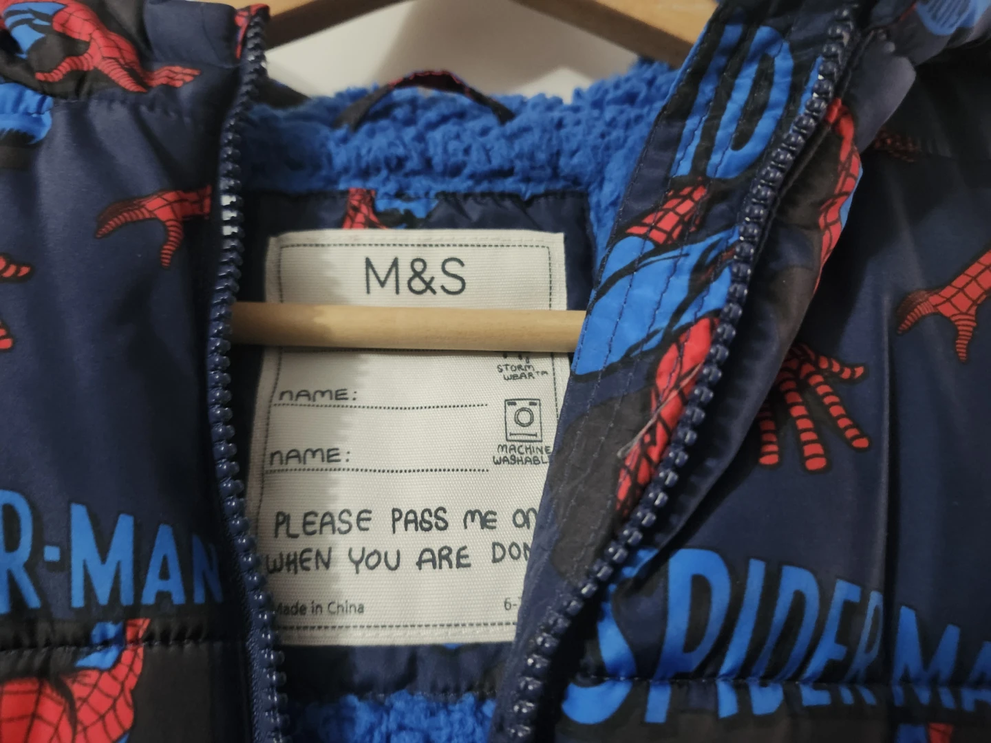 M&S Spiderman Puffer Jacket Size 6-7 - photo 2