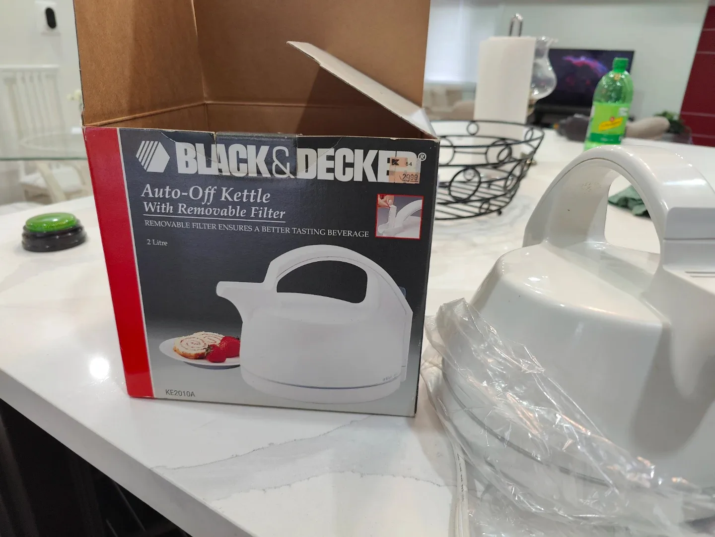 Black & Decker Auto-Off Kettle - Like New! image indicator(2)