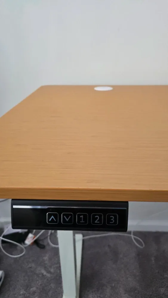 Standing desk in wood and white image indicator(2)