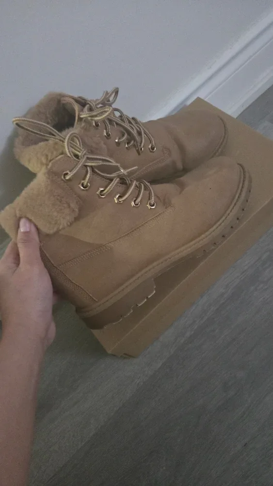 Brown Fur Boots image indicator(2)