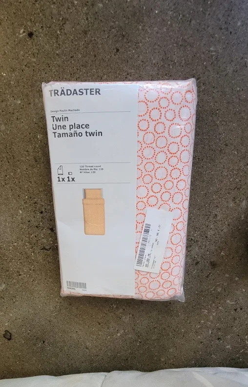 IKEA TRÄDASTER Twin Duvet Cover Set - New in Package!