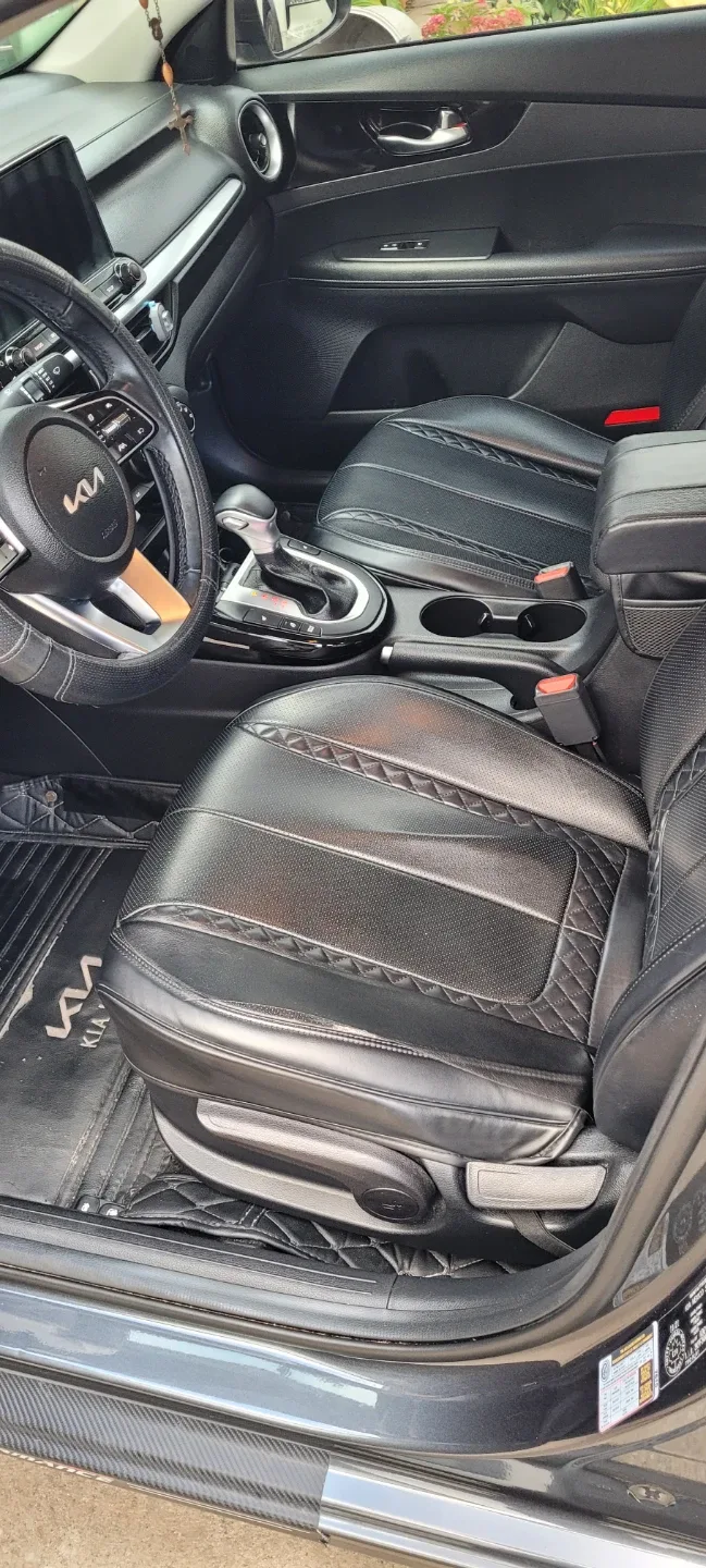 Kia Forte, Grey Sedan image indicator(4)