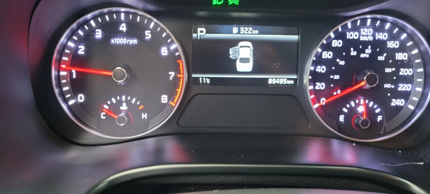 Kia Forte, Grey Sedan image indicator(5)