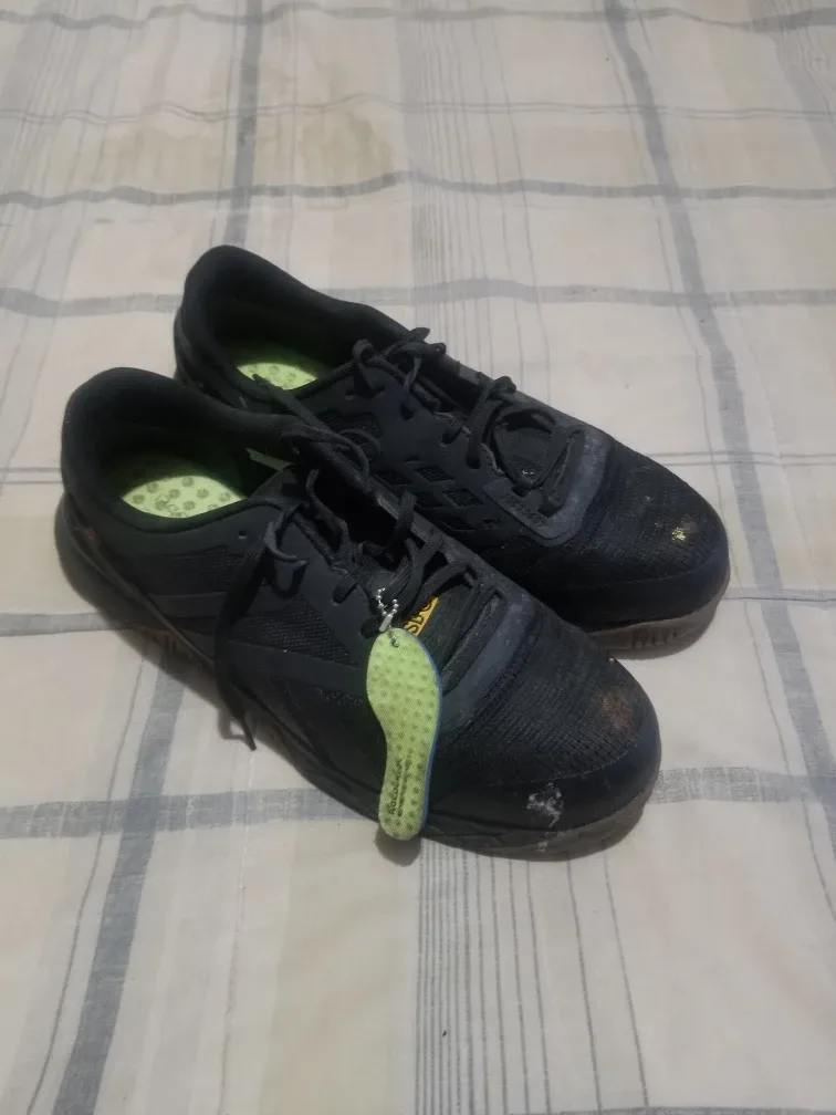 Reebok Non-Silp Hard Toe Black Shoes - Size 9.5W image indicator(2)