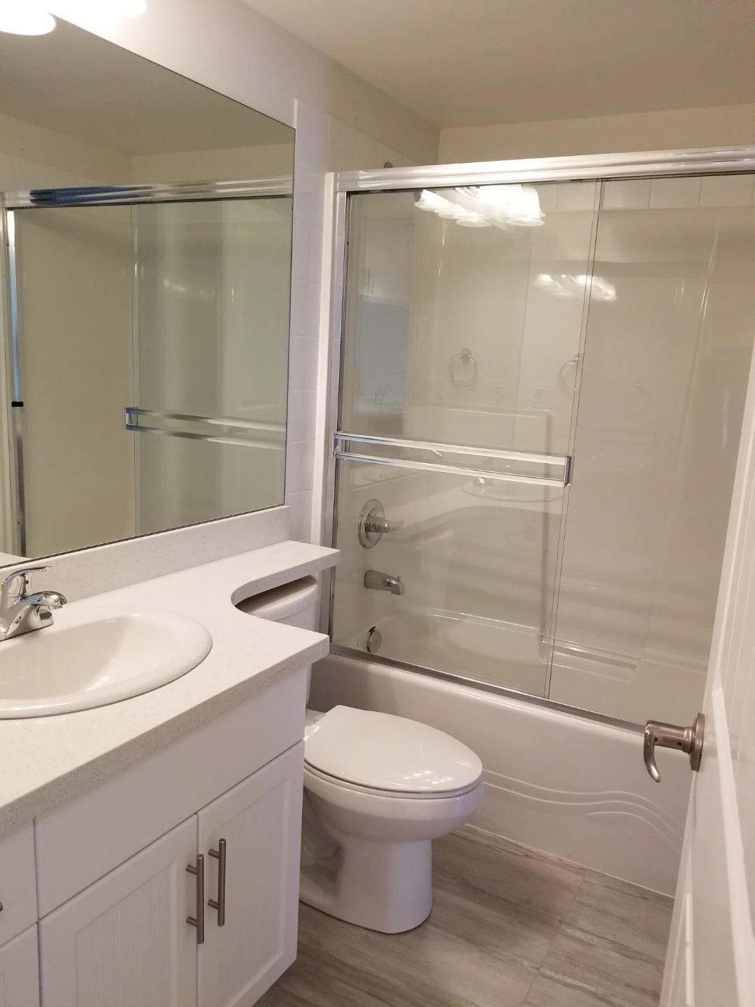 2 beds 1 bath Apartment for rent - photo 3