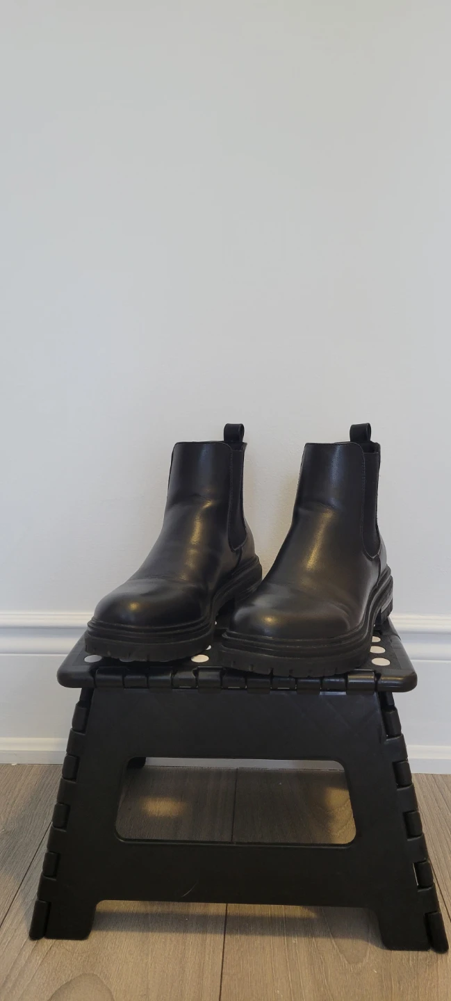 Steve Madden - Black Chelsea Boots - Size 10 - photo 2