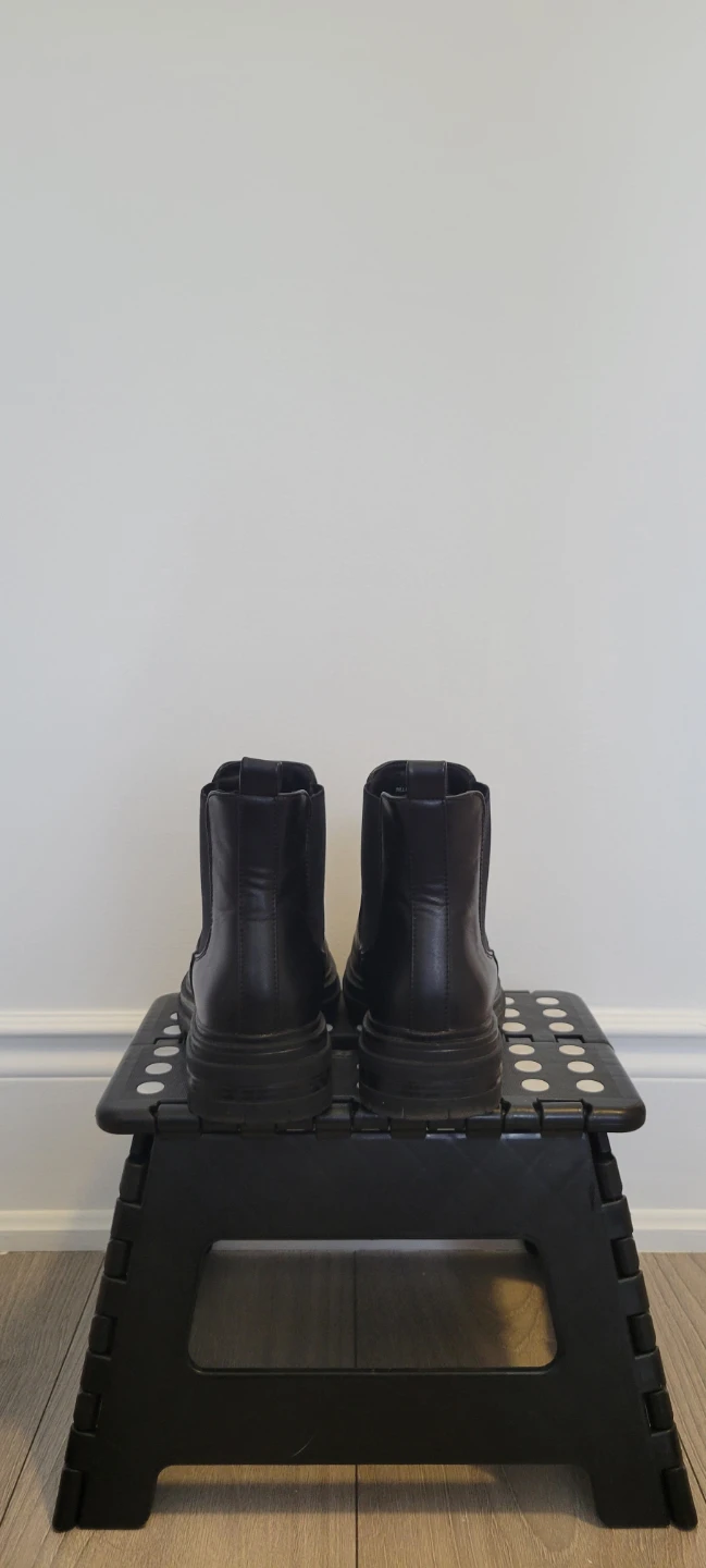 Steve Madden - Black Chelsea Boots - Size 10 - photo 3