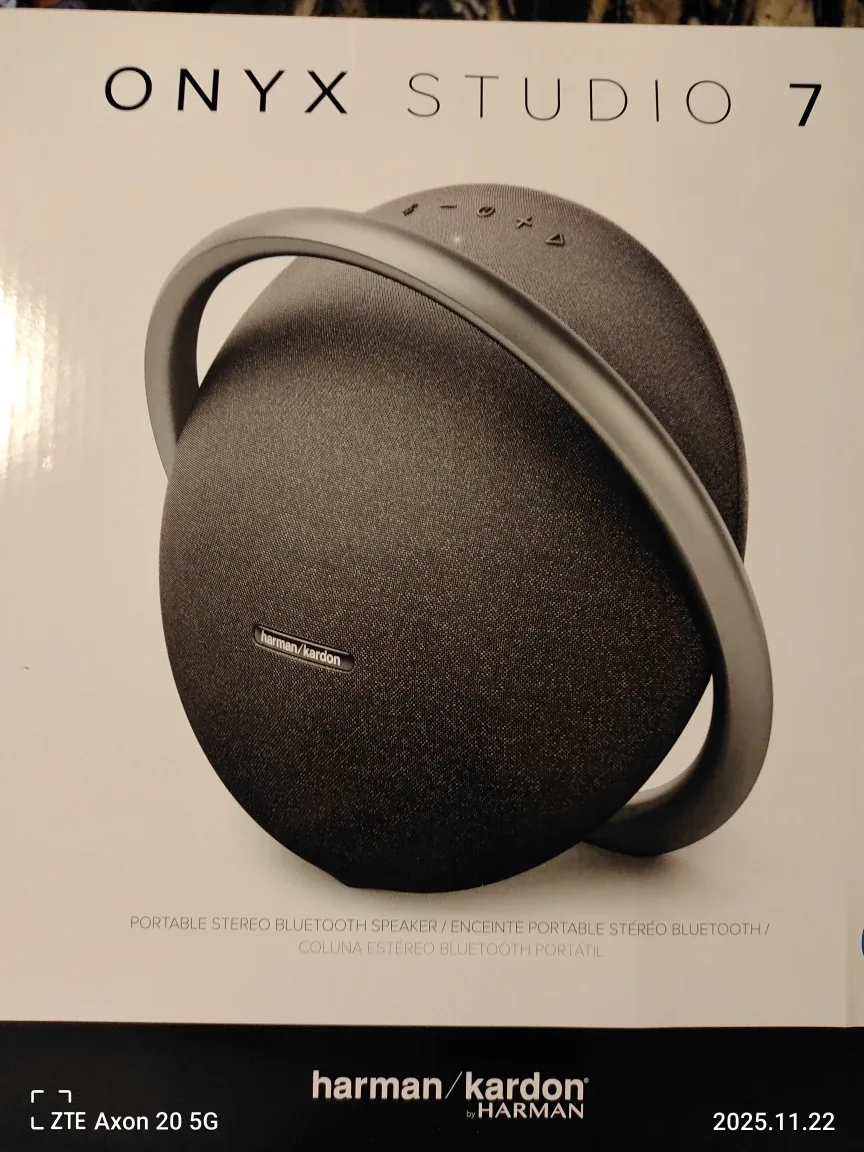 Harman Kardon Onyx Studio 7 Portable Bluetooth Speaker image indicator(2)