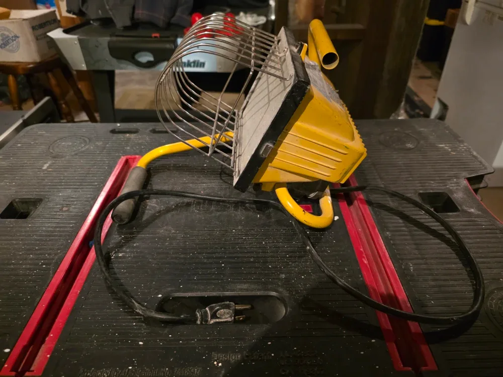 Yellow Portable Work Light image indicator(2)