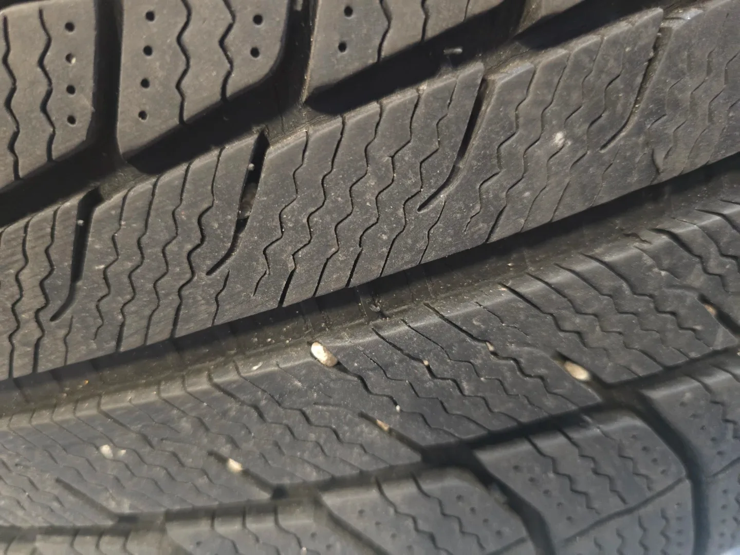 Michelin Latitude X-Ice 235/55R19 Winter Tire image indicator(6)