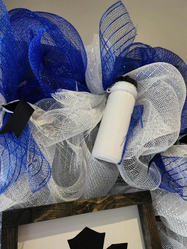 Toronto Maple Leafs Wreath image indicator(4)