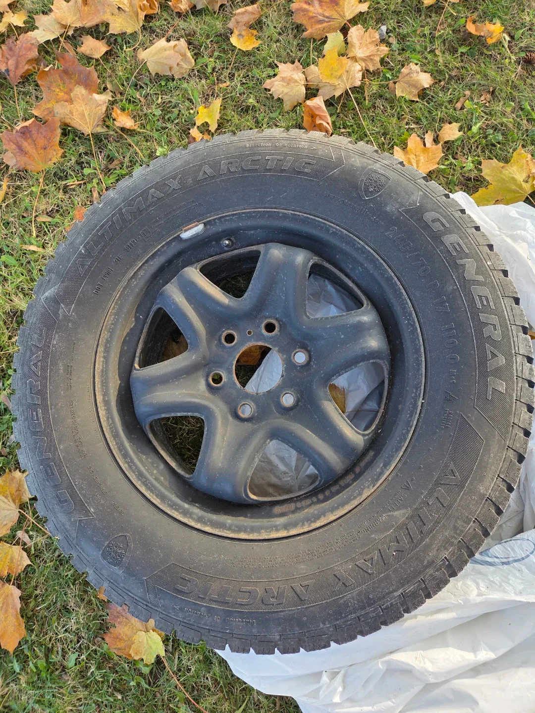 General Altimax Arctic 215/70R17 Winter Tire