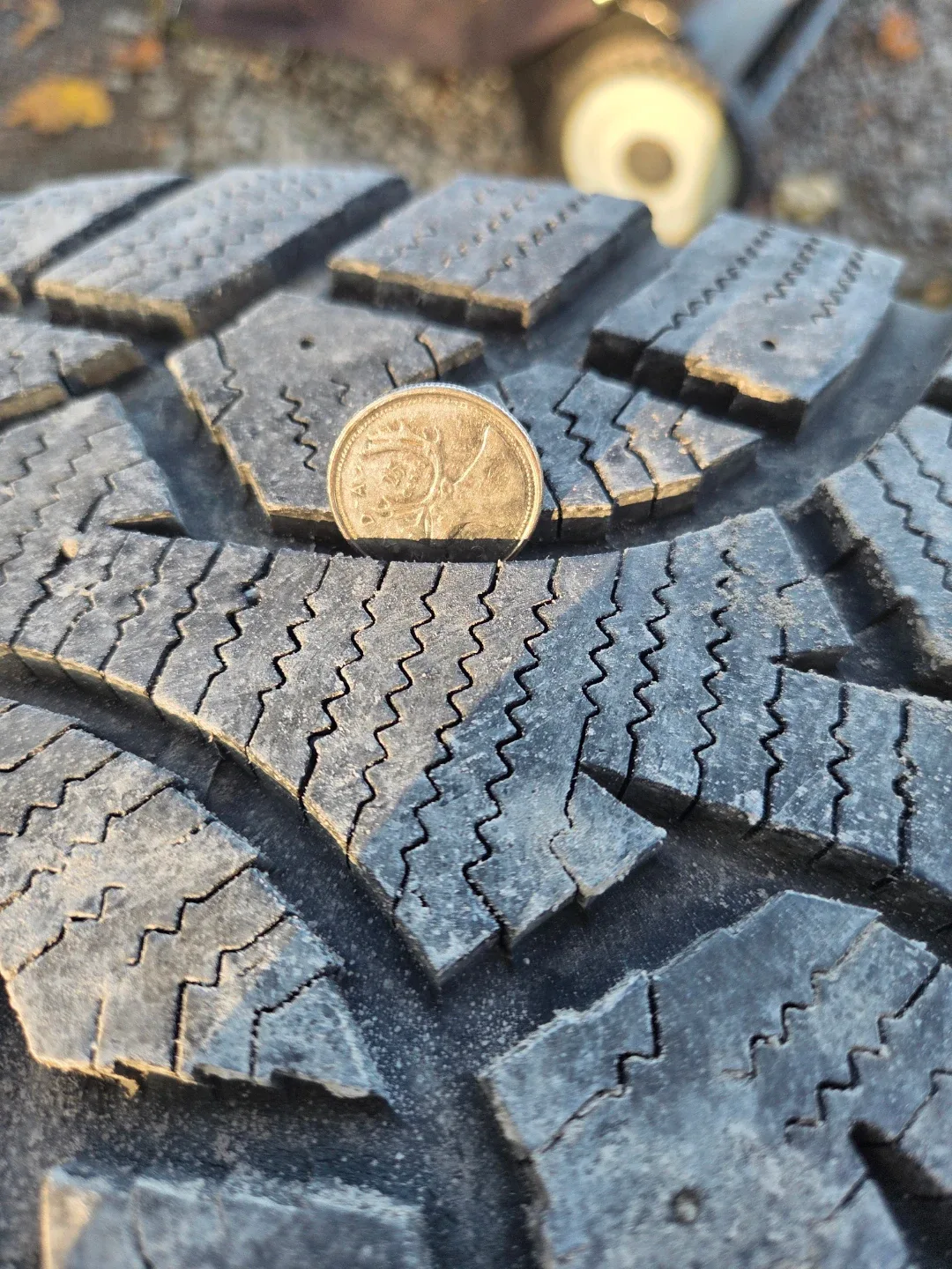 General Altimax Arctic 215/70R17 Winter Tire image indicator(3)