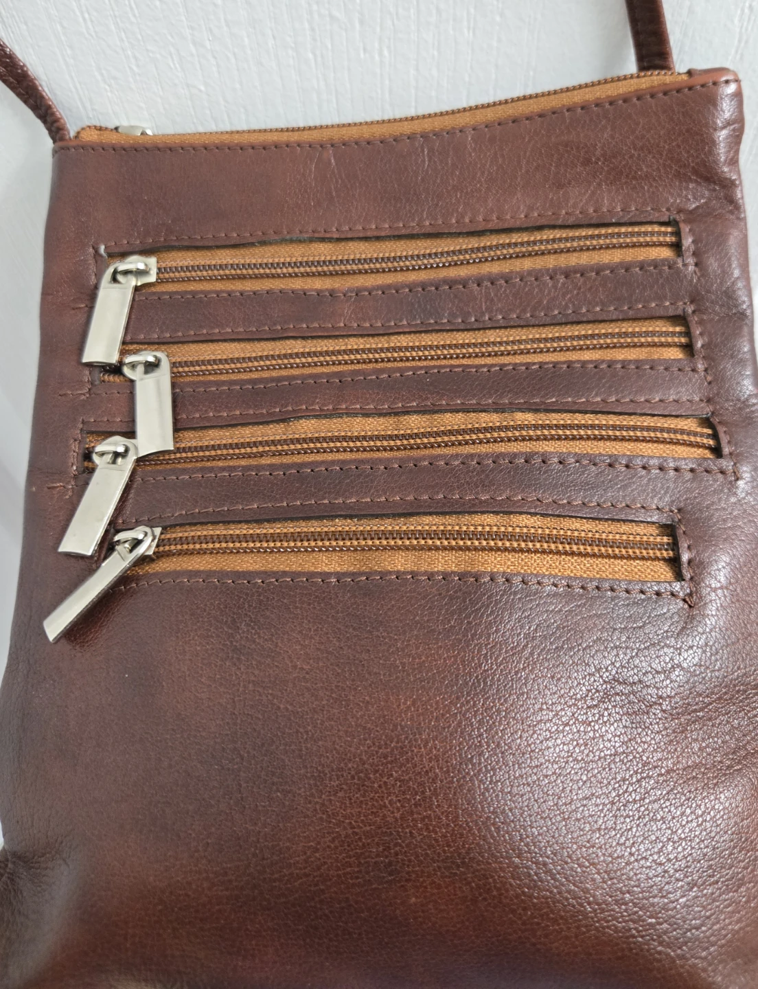 Stylish brown bag with multiple pockets - excellent condition - photo 3