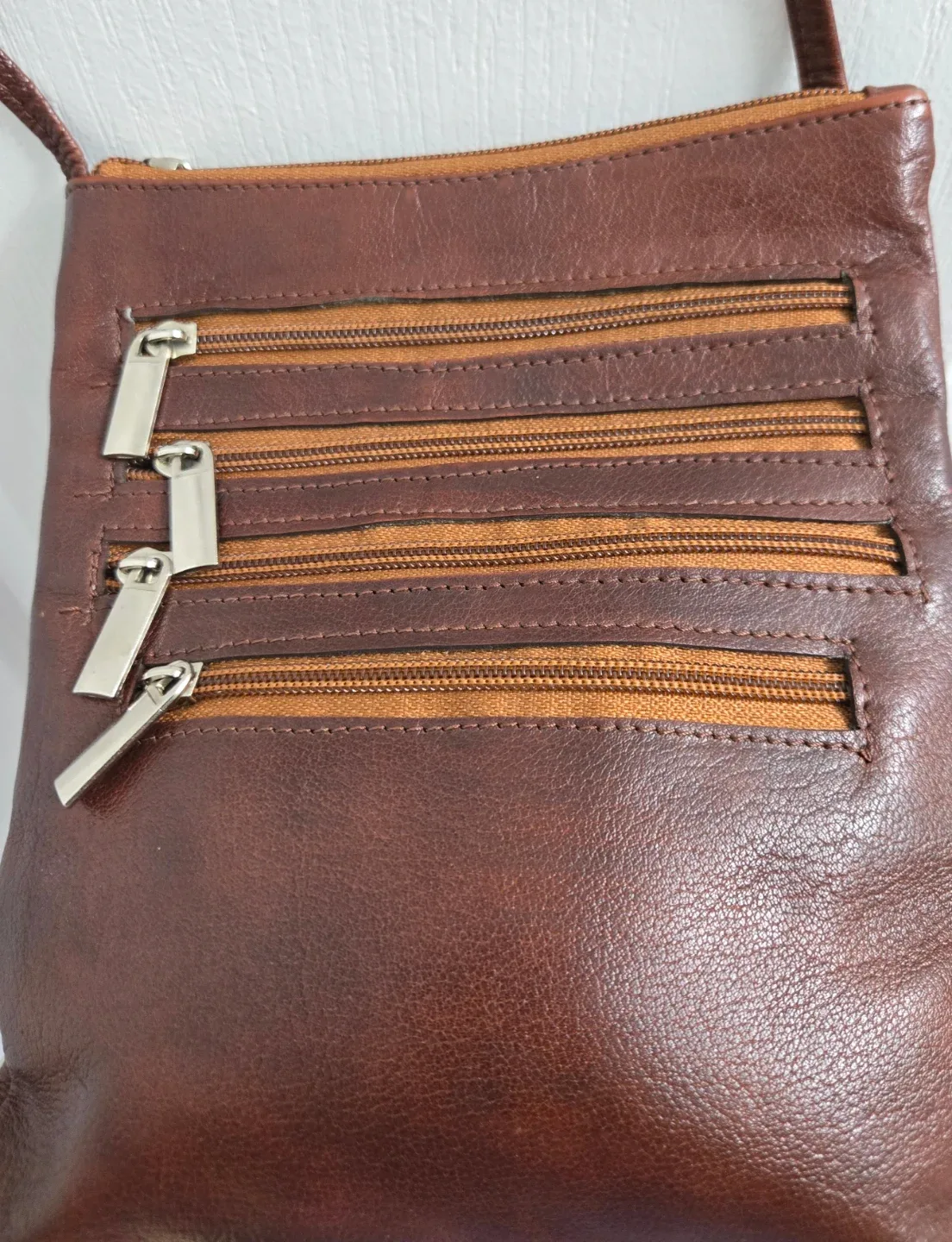 Stylish brown bag with multiple pockets - excellent condition image indicator(3)