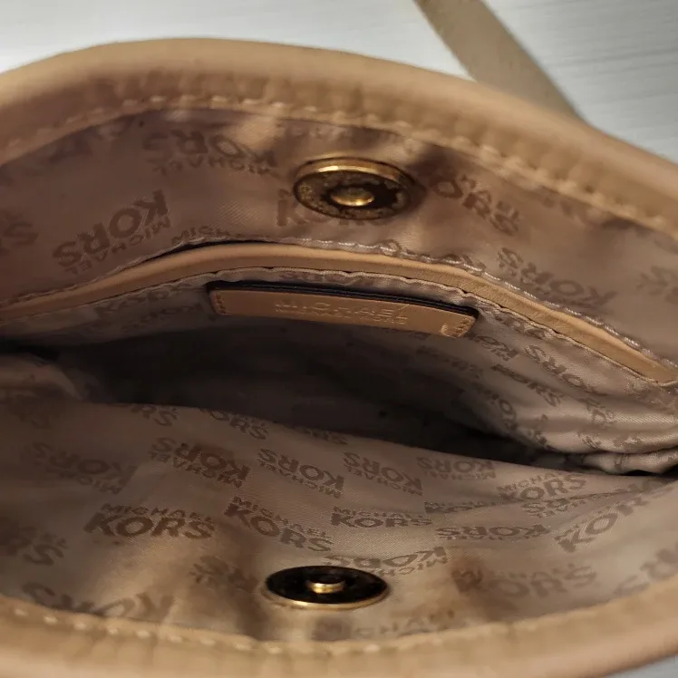 Pristine! Michael Kors Crossbody & Wallet - Quick Pickup!🚀 image indicator(5)